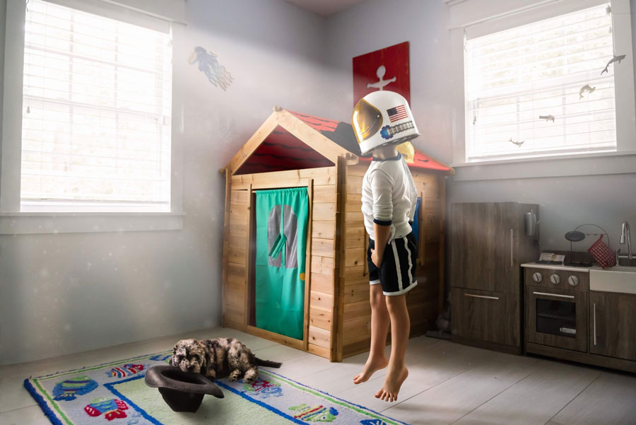 twitter kid jumping in his room pretending to be an astronaut